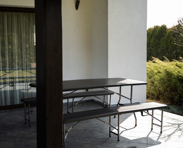 Rozkladací záhradný stôl 180 cm + 2 lavice - čierny – Obrázok 15