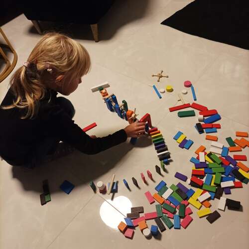 Kruzzel 22914 Drevené domino farebné 360 ks – Obrázok 11
