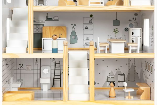 Domček pre bábiky so súpravou 17 kusov dreveného nábytku ECOTOYS – Obrázok 7