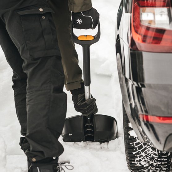 Teleskopická lopata na sneh do auta X-series™ Fiskars – Obrázok 2