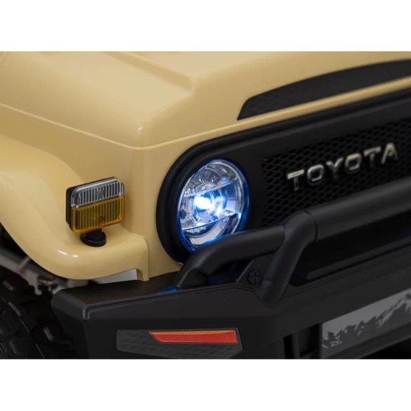Toyota FJ Cruiser béžová – Obrázok 2