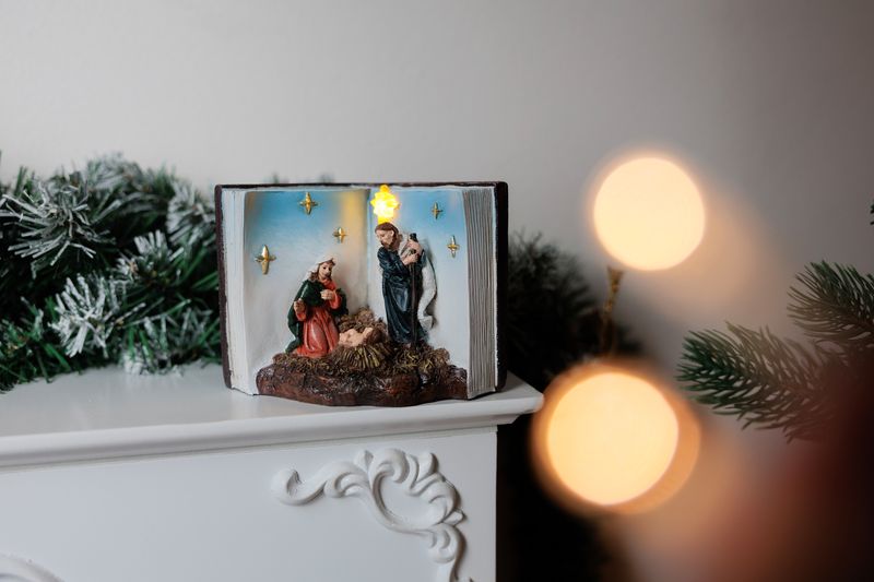 Dekorácia MagicHome Vianoce, Betlehem v knihe, LED, interiér, 13,5x8x9,5 cm – Obrázok 3