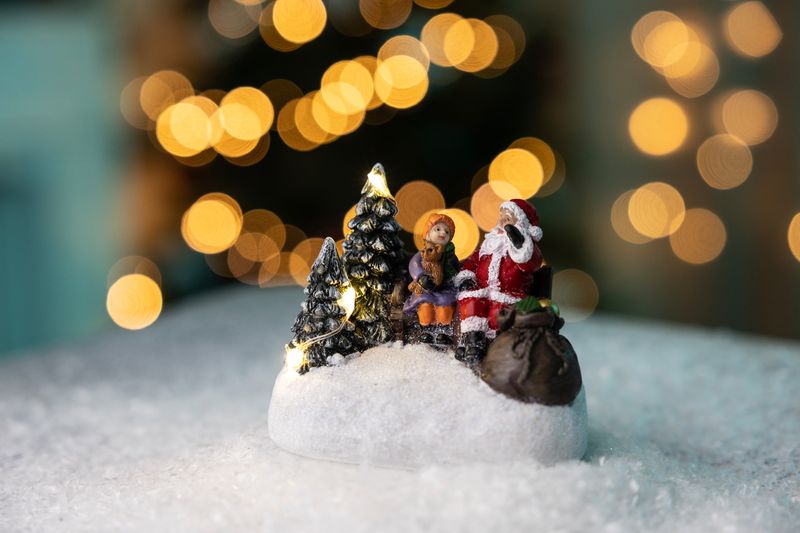 Dekorácia MagicHome Vianoce, Santa s dieťaťom, LED, 2xAAA, interiér, 9,5x6x8 cm, sellbox 12 ks – Obrázok 2