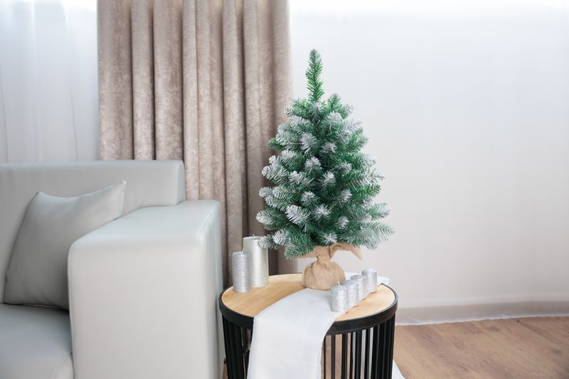 Stromček MagicHome Vianoce Belo, jedľa v jute, zasnežené konce, extra hustý, 60 cm – Obrázok 3