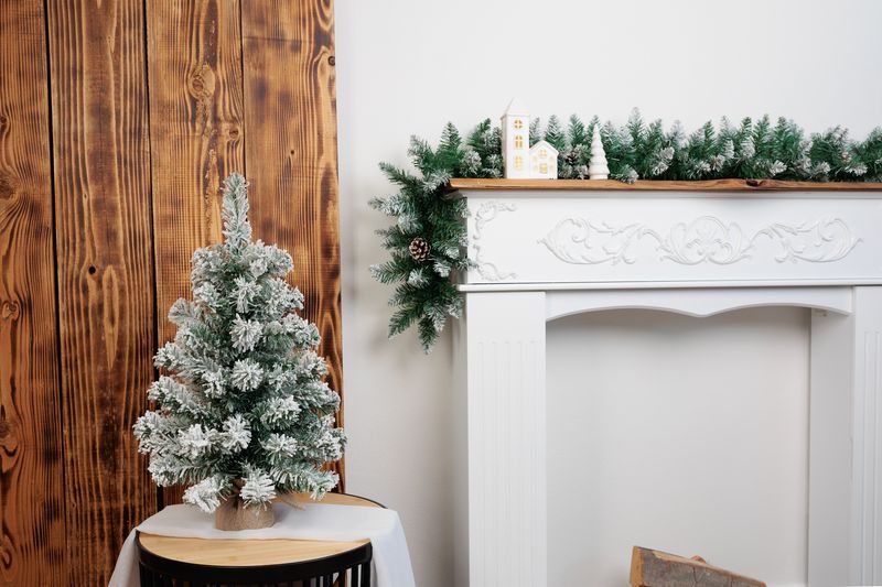 Stromček MagicHome Vianoce Snowy, jedľa v jute, zasnežený, 60 cm – Obrázok 4