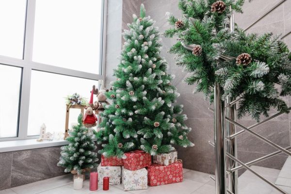 Stromček MagicHome Vianoce Albero, jedľa, zasnežené konce, so šiškami, 180 cm – Obrázok 3