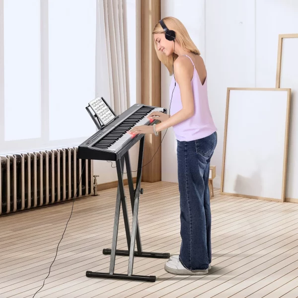 Digitálne piano  s 88 klávesmi, polovyvážené klávesy, sada klavírov s nastaviteľným stojanom, vstavané reproduktory, sustain pedál, slúchadlá, Bluetooth, MIDI, USB pre začiatočníkov. – Obrázok 4