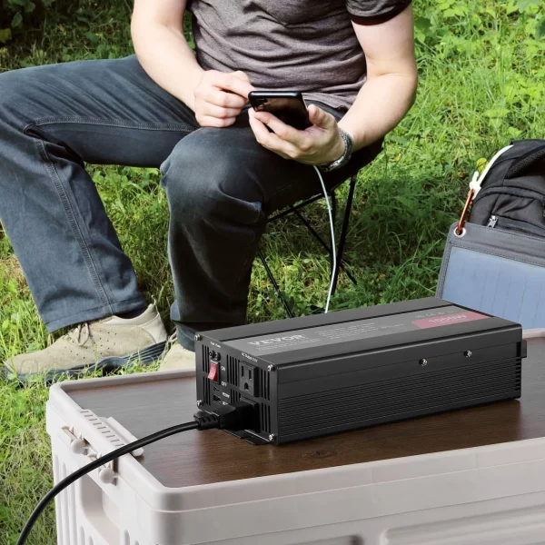 1000W menič napätia s čistým sínusovým signálom DC 12V na AC 230V s 1 AC zásuvkou, 1 USB portom, 1 portom typu C a diaľkovým ovládaním pre malé domáce spotrebiče, ako sú smartfóny a notebooky. – Obrázok 5