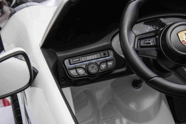 Elektrické autíčko Porsche 911GT3 24V s pohonom 4x4, Biele, Dvojmiestne sedadlo, 2,4 GHz diaľkové ovládanie, USB/AUX Vstup, 200W motory, Odpruženie, Lítiová batéria, LED svetlá vpredu aj vzadu, ORIGINÁL licencia – Obrázok 4