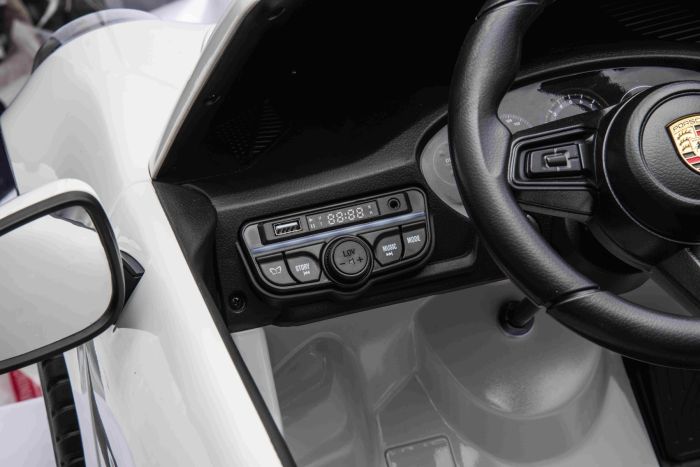 Elektrické autíčko Porsche 911GT3 24V s pohonom 4x4, Biele, Dvojmiestne sedadlo, 2,4 GHz diaľkové ovládanie, USB/AUX Vstup, 200W motory, Odpruženie, Lítiová batéria, LED svetlá vpredu aj vzadu, ORIGINÁL licencia – Obrázok 4