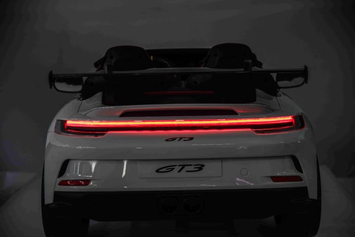 Elektrické autíčko Porsche 911GT3 24V s pohonom 4x4, Biele, Dvojmiestne sedadlo, 2,4 GHz diaľkové ovládanie, USB/AUX Vstup, 200W motory, Odpruženie, Lítiová batéria, LED svetlá vpredu aj vzadu, ORIGINÁL licencia – Obrázok 3