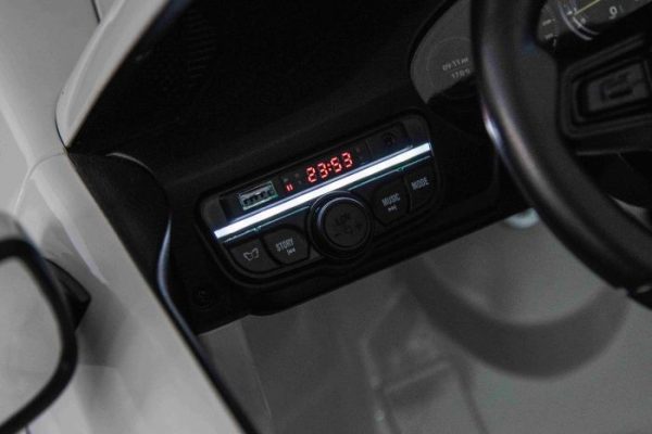Elektrické autíčko Porsche 911GT3 24V s pohonom 4x4, Biele, Dvojmiestne sedadlo, 2,4 GHz diaľkové ovládanie, USB/AUX Vstup, 200W motory, Odpruženie, Lítiová batéria, LED svetlá vpredu aj vzadu, ORIGINÁL licencia – Obrázok 2