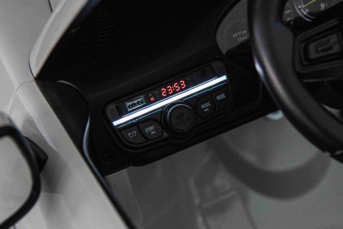 Elektrické autíčko Porsche 911GT3 24V s pohonom 4x4, Biele, Dvojmiestne sedadlo, 2,4 GHz diaľkové ovládanie, USB/AUX Vstup, 200W motory, Odpruženie, Lítiová batéria, LED svetlá vpredu aj vzadu, ORIGINÁL licencia – Obrázok 2