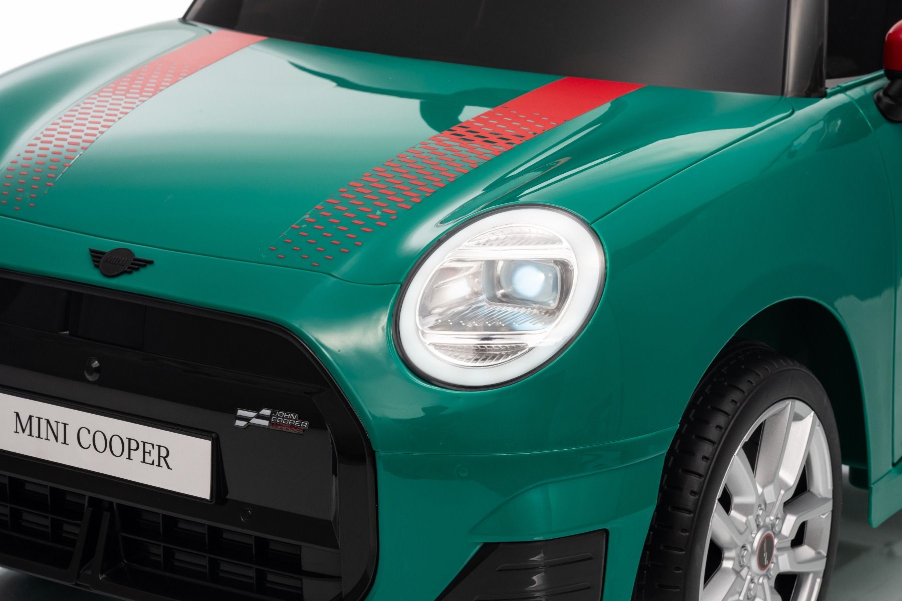 Elektrické autíčko BMW Mini Cooper 12V, zelené, USB Vstup s Bluetooth pripojením na MP3 Prehrávači, 2,4 GHz diaľkové ovládanie, 2 x 25W Motor, Lítiová batéria, LED svetlá, ORIGINAL licencia (Kópia) – Obrázok 20