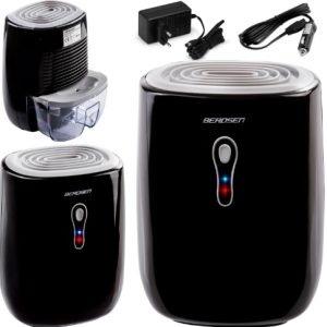 Odvlhčovač vzduchu Berdsen BR-70W v bielej a modrej farbe Model odvlhčovača: BR-70W ✅12V DC adaptér do auta  Pre vaše zdravie Optimálna vlhkosť vzduchu v interiéri by nemala presiahnuť 60 %. Nadmerná vlhkosť je však problém, ktorý sa vyskytuje v mnohých bytoch a domoch, najmä na jeseň, keď sú miestnosti menej vetrané. Aké sú následky? Nepríjemné pachy, huby, plesne a mikroorganizmy, ktoré negatívne ovplyvňujú pohodu. Nadmerná vlhkosť v interiéri podporuje premnoženie roztočov, baktérií a vírusov, čo môže spôsobiť vážne ochorenia. Najlepším spôsobom, ako vyriešiť problémy s nadmernou vlhkosťou, je odvlhčovač vzduchu, ktorý dokáže odstrániť vlhkosť v akejkoľvek miestnosti bez potreby chemikálií. Odvlhčovač zaisťuje správnu reguláciu úrovne vlhkosti v interiéri, čím vytvára zdravé a čisté vnútorné prostredie. Pravidelné používanie odvlhčovača zaisťuje zdravú domácu klímu, odstraňuje nepríjemné vlhké pachy a znižuje riziko ochorení. To pomáha znižovať primárne príčiny ochorení, ako sú alergie, astma a reumatizmus.  Hlavné vlastnosti: Peltierova technológia detektor hladiny vody jednoduchá obsluha úspora energie  Efektívnosť Výhodou odvlhčovača Berdsen BR-70 je jeho jednoduchý, klasický dizajn. Objem nádrže je 500 ml – po dosiahnutí tohto limitu sa LED dióda zmení z modrej na červenú, aby vás upozornila, keď je potrebné nádrž vyprázdniť. Jeho kompaktné rozmery umožňujú jednoduchú prepravu a diskrétne skladovanie. Je ideálny do malých priestorov, ako sú špajze a pivnice s nadmernou vlhkosťou.  Čo je v súprave? absorbér vlhkosti nádrž na vodu Sieťový adaptér 12V adaptér do auta používateľská príručka ✔ ZADARMO 12V adaptér do auta.  TECHNICKÉ ÚDAJE: Výťažnosť: približne 250 ml – 300 ml za deň pri 30 °C, 80 % relatívnej vlhkosti Chladiaci prvok termoelektrického Peltierovho modulu Spotreba energie 25 W Maximálna hlasitosť 34 dB Napájanie 220 - 240 V Adaptér do auta DC 12V Odporúčaná veľkosť miestnosti: max. 20 - 25 m3 Objem nádrže na vodu 500 ml Dĺžka kábla 1,5 m Rozmery 15 x 12 x 21 cm Hmotnosť s balením 1,4 kg Kontrolka detektora hladiny vod