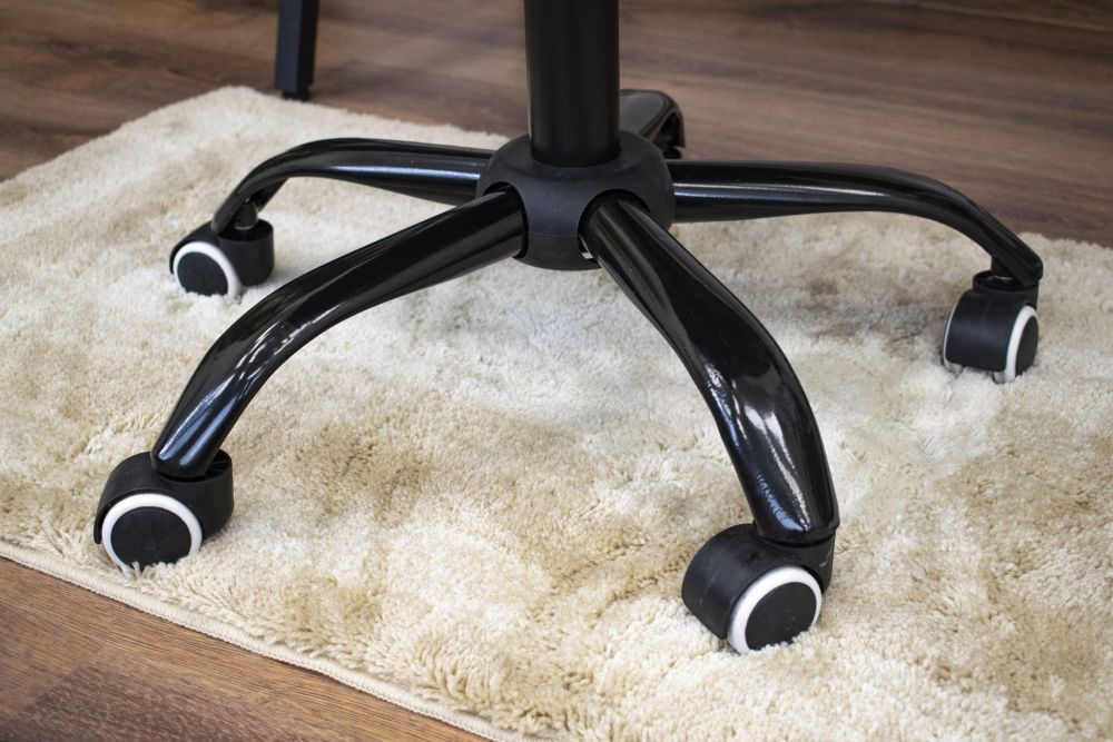 Otočná stolička NOTO z ekokože - čierna – Obrázok 5