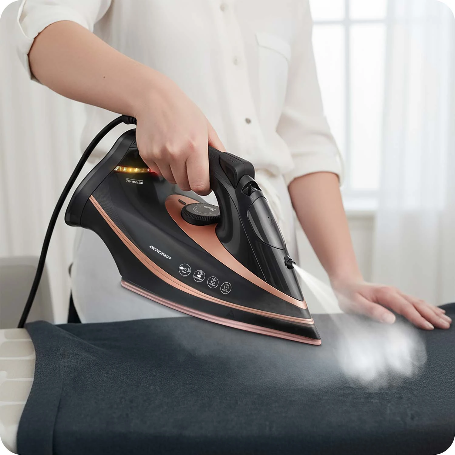 Naparovacia žehlička Berdsen BD-332 s výkonom 3000 W, keramický povrch, vertikálna prevádzka – Obrázok 2