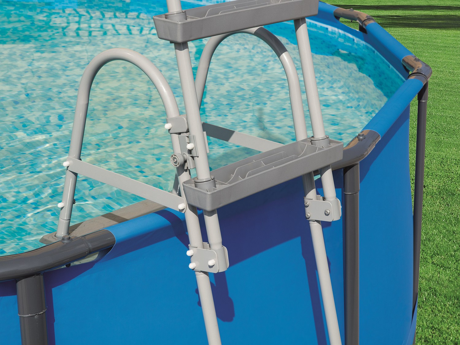 Bestway 58330 107 cm bezpečnostný rebrík do bazéna – Obrázok 3